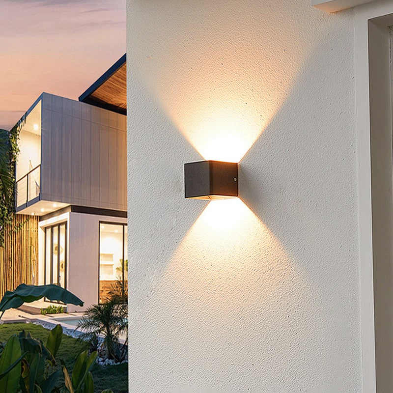 Modern Waterproof Outdoor Wall Lamp